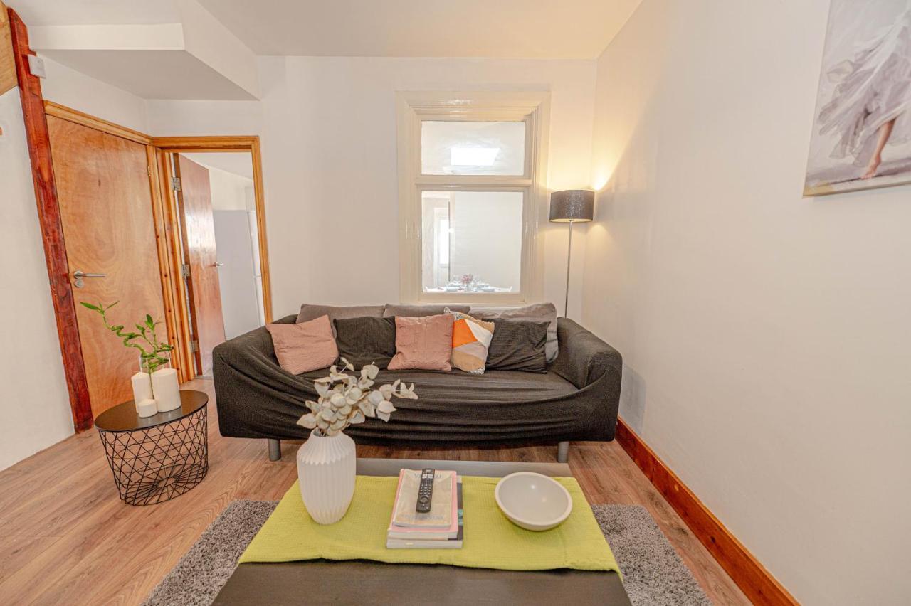 Beautiful 4 Bedrooms House, 7 Walk To Train Station Plumstead  Dış mekan fotoğraf