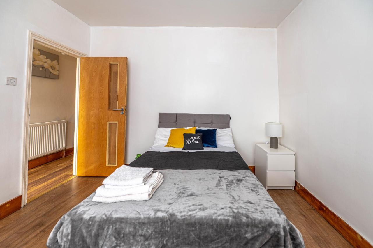 Beautiful 4 Bedrooms House, 7 Walk To Train Station Plumstead  Dış mekan fotoğraf