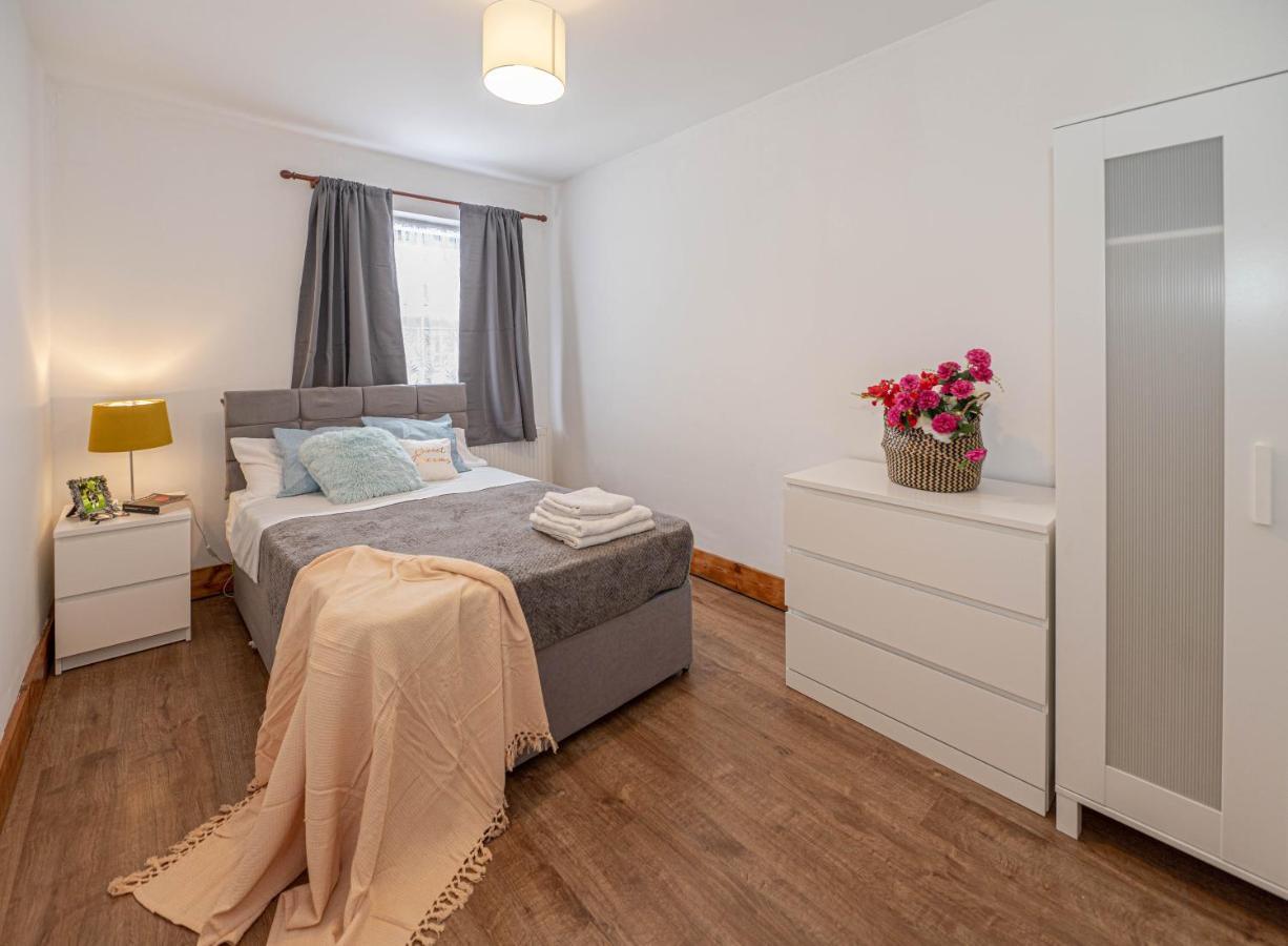 Beautiful 4 Bedrooms House, 7 Walk To Train Station Plumstead  Dış mekan fotoğraf