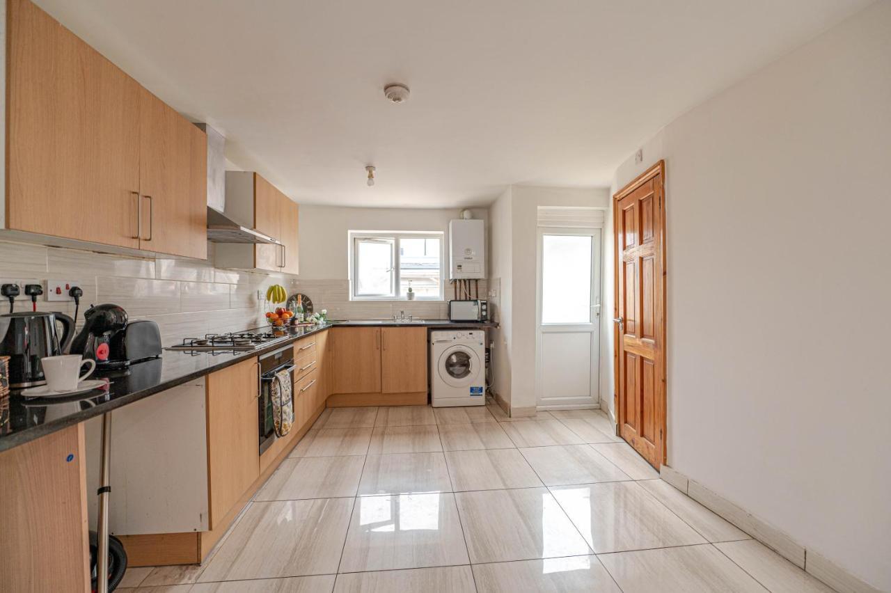 Beautiful 4 Bedrooms House, 7 Walk To Train Station Plumstead  Dış mekan fotoğraf
