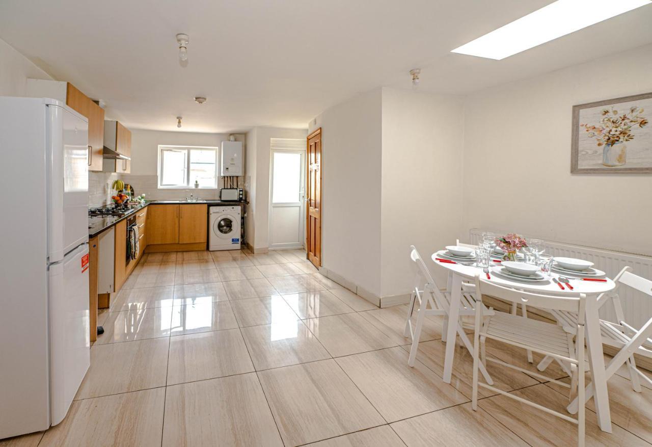 Beautiful 4 Bedrooms House, 7 Walk To Train Station Plumstead  Dış mekan fotoğraf